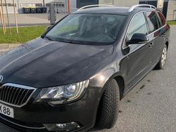 Schwarz Gebraucht 2015 Skoda Superb Kombi | 11.800 € (Superpreis)