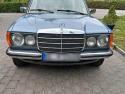 Blau Gebraucht 1976 Mercedes E300 Limousine | 14.900 €
