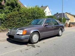 Schwarz Gebraucht 1992 Mercedes E300 Limousine | 4.500 €