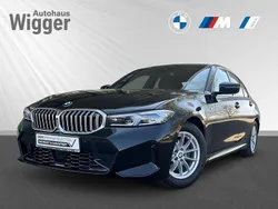 Black sapphire metallic Gebraucht 2024 BMW 320 M Sport Limousine | 42.900 € (Fairer Preis)