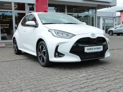 Weiß Neu 2025 Toyota Yaris Hybrid Team Limousine | 26.232 € (Fairer Preis)