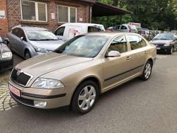Silber Gebraucht 2004 Skoda Octavia Elegance Limousine | 1.990 € (Fairer Preis)
