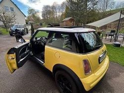 Gelb Gebraucht 2002 Mini Cooper Kleinwagen | 1.500 €