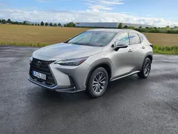 Silber Gebraucht 2022 Lexus NX450h+ Business Edition SUV | 46.500 €
