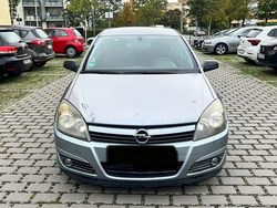 Grau Gebraucht 2006 Opel Astra Limousine | 800 € (Guter Preis)