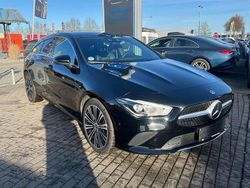 Nachtschwarz Gebraucht 2023 Mercedes CLA200 Shooting Brake Advanced Kombi | 29.999 € (Fairer Preis)