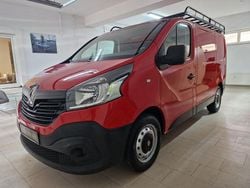 Rot Gebraucht 2015 Renault Trafic Van / Kleinbus | 11.999 € (Fairer Preis)