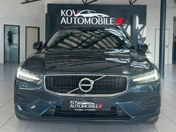 Blau Gebraucht 2018 Volvo V60 Momentum Kombi | 17.900 €