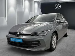 Mondsteingrau Gebraucht 2024 VW Golf VIII Life Limousine | 26.480 € (Fairer Preis)