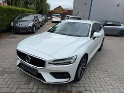 Weiß Gebraucht 2021 Volvo V60 Momentum Kombi | 17.990 € (Fairer Preis)
