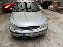 Grau Gebraucht 2003 Ford Mondeo Limousine | 1.750 €