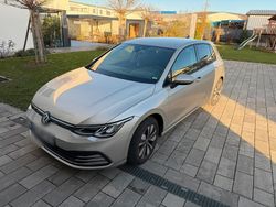 Beige Gebraucht 2023 VW Golf VIII Kleinwagen | 23.600 € (Guter Preis)