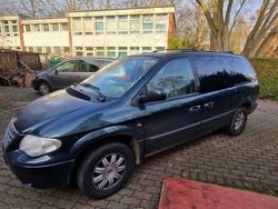 Grün Gebraucht 2005 Chrysler Grand Voyager Limited Van / Kleinbus | 2.500 € (Superpreis)