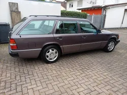 Violet Gebraucht 1992 Mercedes E300 Kombi | 12.900 €