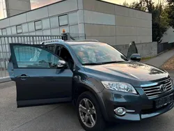 Grau Gebraucht 2010 Toyota RAV4 SUV | 9.500 € (Fairer Preis)