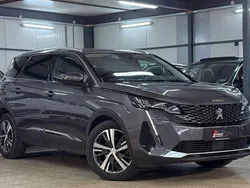 Grau Gebraucht 2021 Peugeot 5008 Allure Van / Kleinbus | 17.890 € (Fairer Preis)