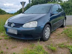 Blau Gebraucht 2004 VW Golf V Limousine | 690 € (Guter Preis)