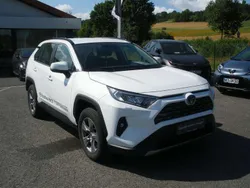 Weiß Gebraucht 2023 Toyota RAV4 Hybrid Business Edition SUV | 41.980 € (Etwas zu teuer)