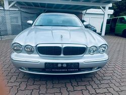Silber Gebraucht 2004 Jaguar XJ8 Limousine | 3.300 €