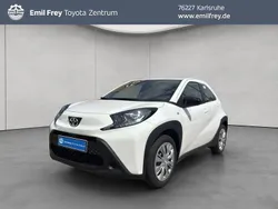Schneeweiß Neu 2025 Toyota Aygo X-play Kleinwagen | 16.650 €