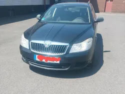 Schwarz Gebraucht 2011 Skoda Octavia Kombi | 3.600 € (Superpreis)