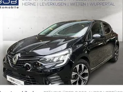 Black pearlschwarz (schwarz) Gebraucht 2023 Renault Clio V Evolution Limousine | 17.222 € (Fairer Preis)