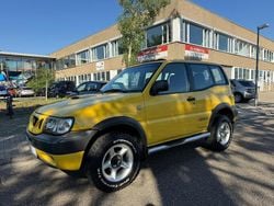 Gelb Gebraucht 2001 Nissan Terrano SUV | 7.999 €