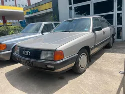 Silber Gebraucht 1989 Audi 100 Basis Limousine | 2.500 €