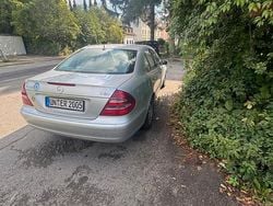 Grau Gebraucht 2004 Mercedes E220 Limousine | 1.500 € (Guter Preis)