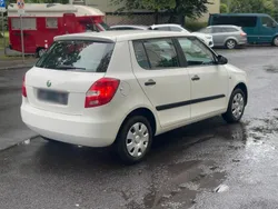 Weiß Gebraucht 2009 Skoda Fabia Kleinwagen | 1.900 € (Guter Preis)