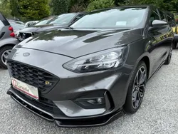 Grau Gebraucht 2019 Ford Focus ST-Line Limousine | 12.990 € (Fairer Preis)