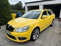 Gelb Gebraucht 2012 Skoda Octavia RS Kombi | 4.800 €