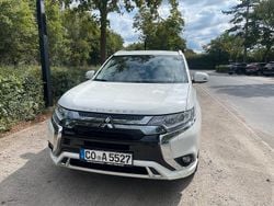 Weiß Gebraucht 2020 Mitsubishi Outlander P-HEV Limousine | 19.500 € (Guter Preis)