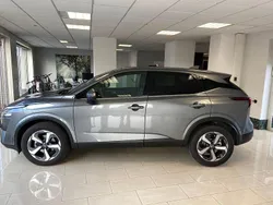 Grau Gebraucht 2024 Nissan Qashqai Tekna SUV | 27.900 € (Fairer Preis)