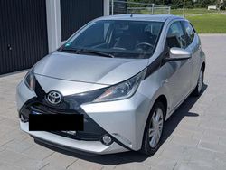 Silber Gebraucht 2015 Toyota Aygo X-cite Kleinwagen | 4.500 € (Fairer Preis)