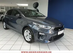 Grau Gebraucht 2018 Kia Ceed Limousine | 17.400 € (Fairer Preis)