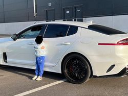 Weiß Gebraucht 2020 Kia Stinger Kleinwagen | 33.900 € (Guter Preis)