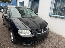 Schwarz Gebraucht 2005 VW Touran Van / Kleinbus | 3.999 € (Etwas zu teuer)