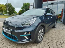 Blau Gebraucht 2021 Kia e-Niro Spirit SUV | 24.990 € (Fairer Preis)