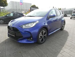 Juniper blue Neu 2025 Toyota Yaris Hybrid Comfort Limousine | 26.980 € (Fairer Preis)