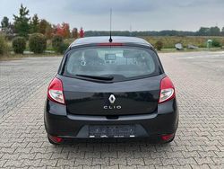 Schwarz Gebraucht 2011 Renault Clio III Kleinwagen | 3.200 € (Etwas zu teuer)