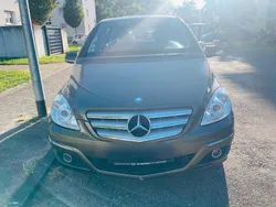 Gold Gebraucht 2010 Mercedes B200 Van / Kleinbus | 3.500 € (Guter Preis)