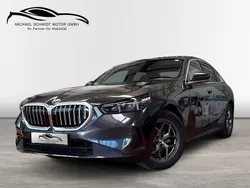 Sophistograu brillanteffekt Gebraucht 2024 BMW 520 Comfort Edition Limousine | 46.790 € (Superpreis)