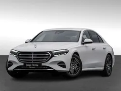 Weiß Gebraucht 2024 Mercedes E200 Limousine | 59.990 €