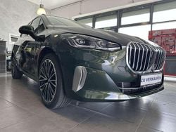 Sanremo green metallic Gebraucht 2024 BMW 218 Active Tourer Luxury Line Van / Kleinbus | 26.990 € (Superpreis)
