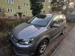 Grau Gebraucht 2011 VW Touran Van / Kleinbus | 7.600 € (Fairer Preis)