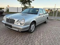 Silber Gebraucht 1997 Mercedes E200 Limousine | 2.200 € (Superpreis)