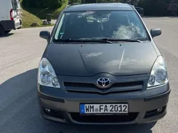 Grau Gebraucht 2005 Toyota Corolla Verso Van / Kleinbus | 4.000 € (Fairer Preis)