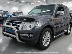 Dark grey Gebraucht 2015 Mitsubishi Pajero Top SUV | 34.999 € (Superpreis)
