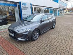 Grau Gebraucht 2023 Ford Focus ST-Line X Limousine | 26.690 € (Fairer Preis)